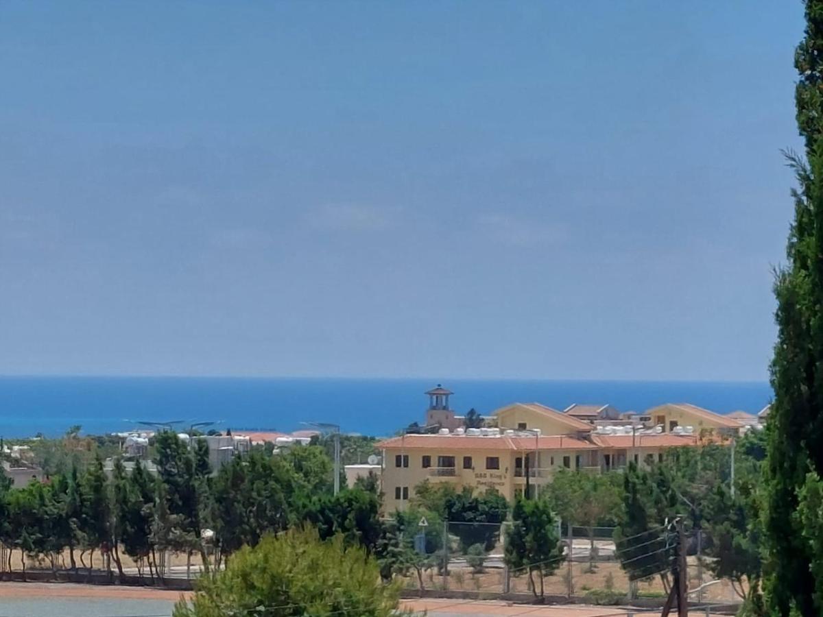 Stunning Views' Apartment With Pool Paphos Exterior foto